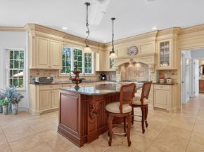 70 Keri Way, Woodbury NY 11797