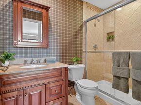 70 Keri Way, Woodbury NY 11797