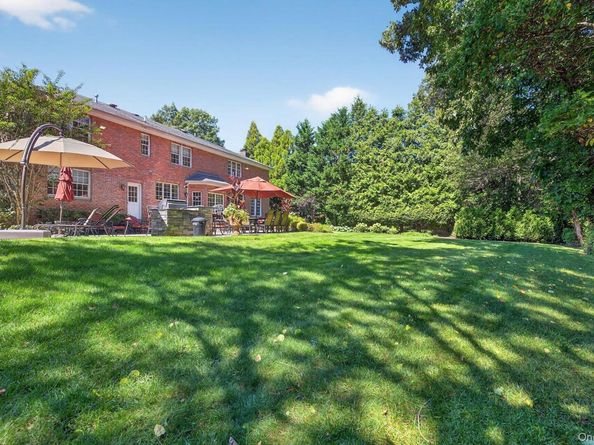 70 Keri Way, Woodbury NY 11797