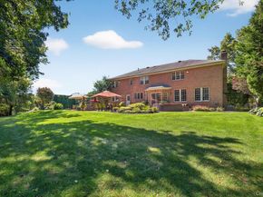 70 Keri Way, Woodbury NY 11797