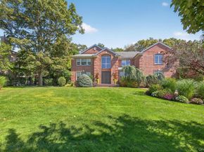 70 Keri Way, Woodbury NY 11797