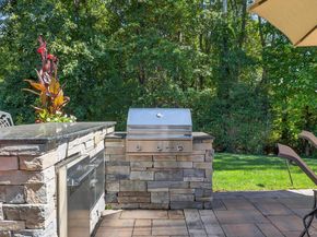 70 Keri Way, Woodbury NY 11797