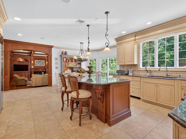 70 Keri Way, Woodbury NY 11797