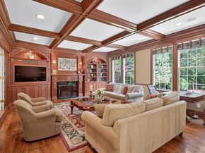 70 Keri Way, Woodbury NY 11797