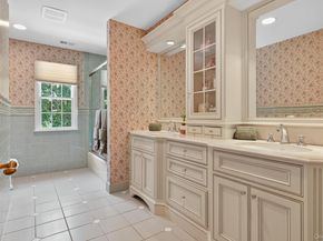 70 Keri Way, Woodbury NY 11797