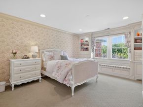 70 Keri Way, Woodbury NY 11797