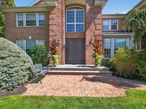 70 Keri Way, Woodbury NY 11797