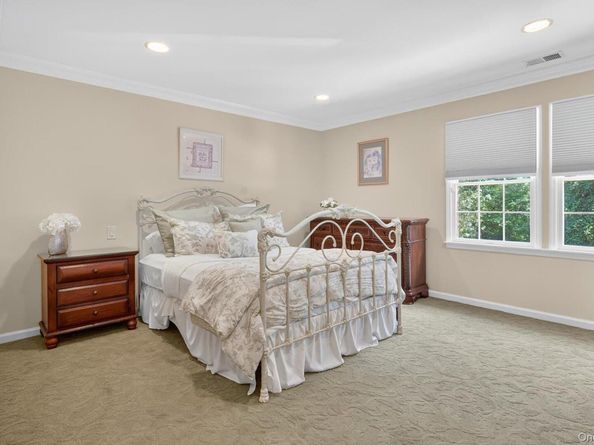 70 Keri Way, Woodbury NY 11797