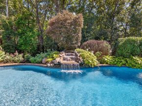 70 Keri Way, Woodbury NY 11797