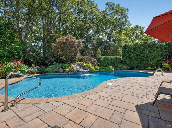 70 Keri Way, Woodbury NY 11797