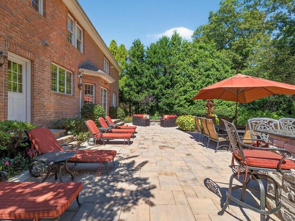 70 Keri Way, Woodbury NY 11797