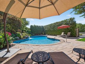 70 Keri Way, Woodbury NY 11797