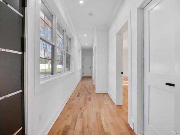 1130A Carlls Straight Path, Dix Hills NY 11746