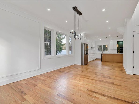 1130A Carlls Straight Path, Dix Hills NY 11746