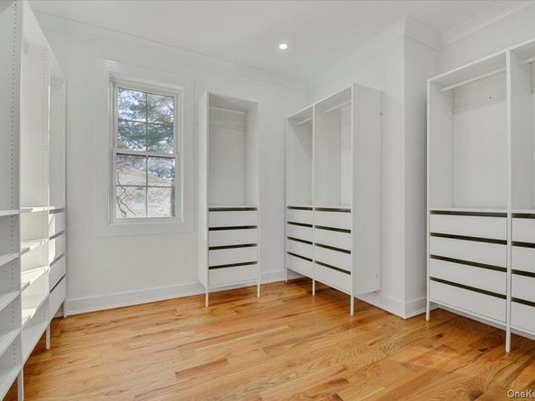 1130A Carlls Straight Path, Dix Hills NY 11746