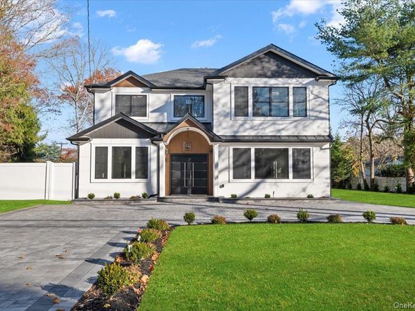 1130 Carlls Straight Path, Dix Hills NY 11746