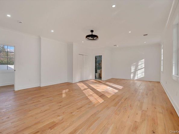 1130A Carlls Straight Path, Dix Hills NY 11746