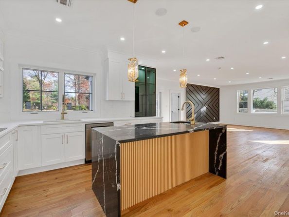 1130A Carlls Straight Path, Dix Hills NY 11746