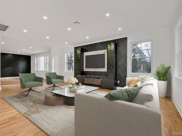 1130A Carlls Straight Path, Dix Hills NY 11746