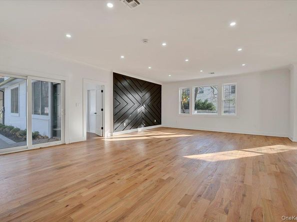 1130A Carlls Straight Path, Dix Hills NY 11746