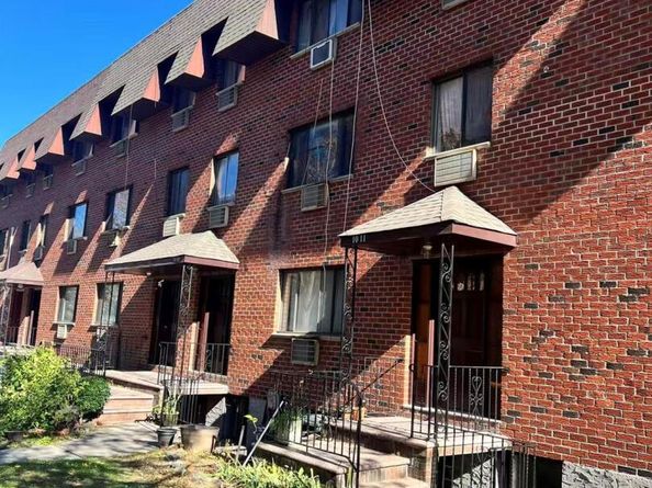 1009 166th Street, Beechhurst NY 11357