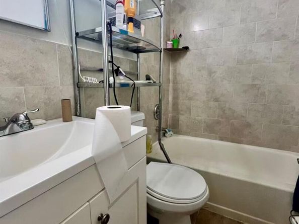 1009 166th Street, Beechhurst NY 11357