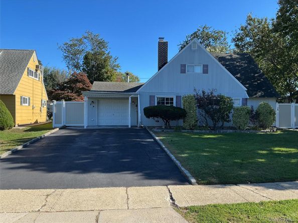 29 Cottonwood Lane, Westbury NY 11590