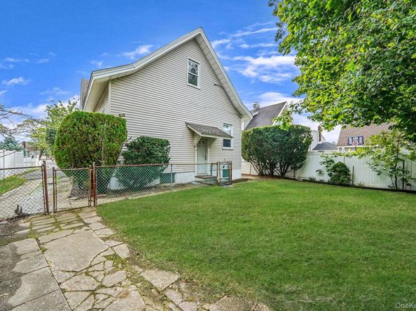 19 4th Avenue, East Rockaway NY 11518