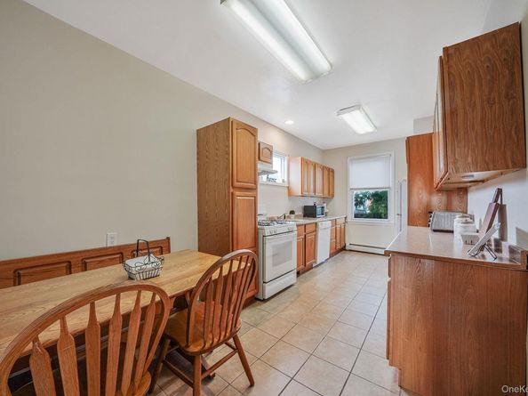 19 4th Avenue, East Rockaway NY 11518