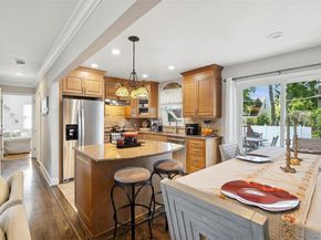 320 W 11th Street, Deer Park NY 11729