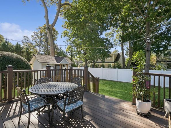 320 W 11th Street, Deer Park NY 11729