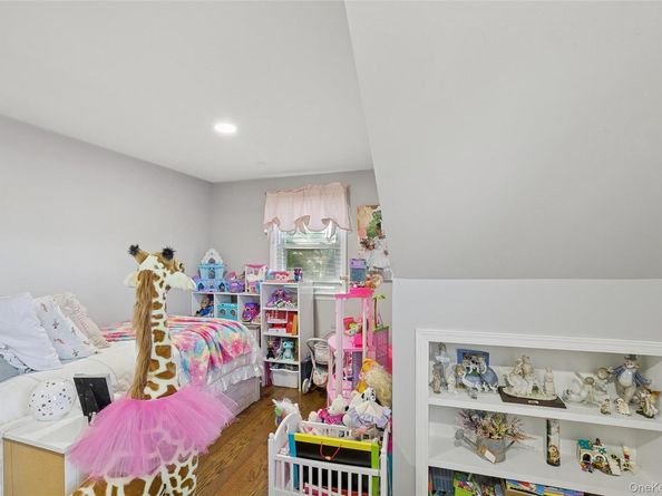 320 W 11th Street, Deer Park NY 11729