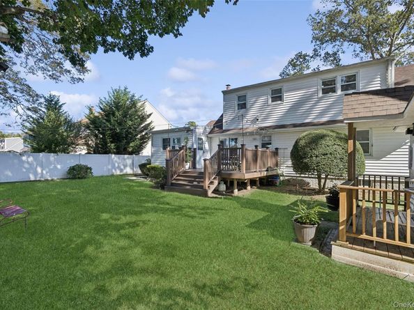 320 W 11th Street, Deer Park NY 11729