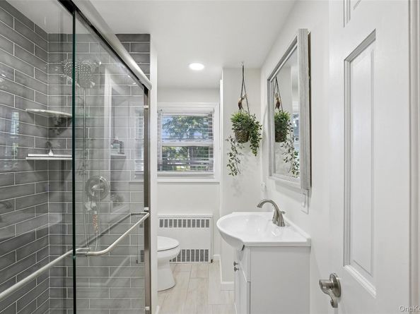 320 W 11th Street, Deer Park NY 11729