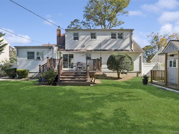 320 W 11th Street, Deer Park NY 11729