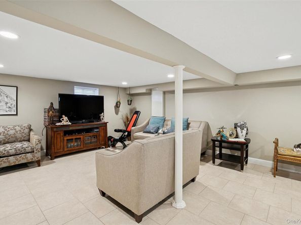 320 W 11th Street, Deer Park NY 11729
