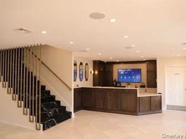 12-32 Diane Place 204 L, Bayside NY 11360