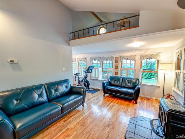 190 Academy Street, Bayport NY 11705