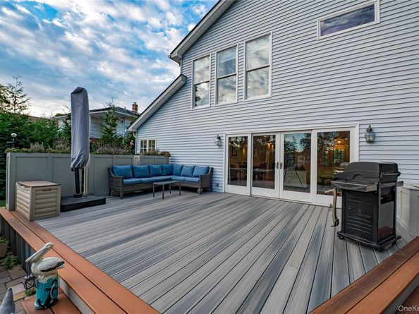 190 Academy Street, Bayport NY 11705