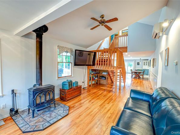 190 Academy Street, Bayport NY 11705