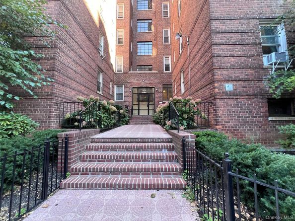 2080 Barnes Avenue 5C, Bronx NY 10462