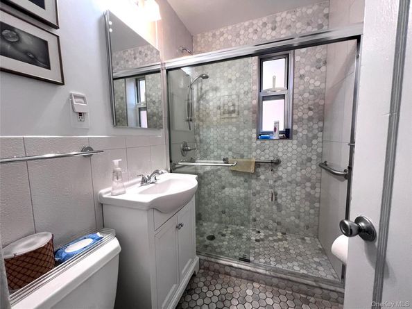 2080 Barnes Avenue 5C, Bronx NY 10462