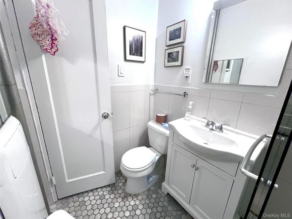 2080 Barnes Avenue 5C, Bronx NY 10462