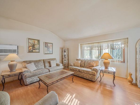 337 W 20th Street, Deer Park NY 11729