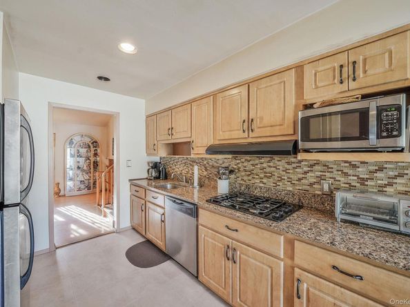 337 W 20th Street, Deer Park NY 11729
