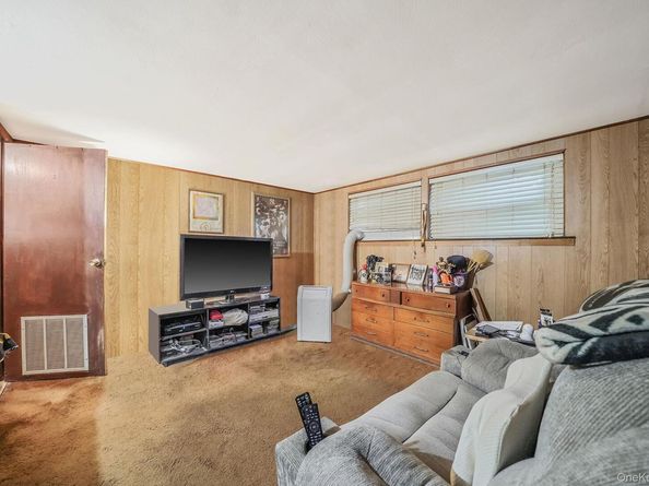 337 W 20th Street, Deer Park NY 11729