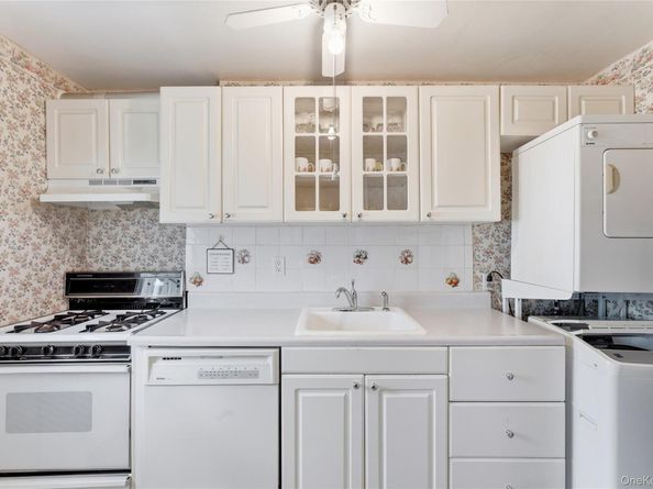 72-45 Little Neck Parkway upper, Glen Oaks NY 11004