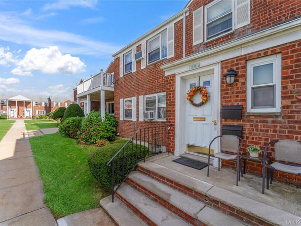 72-45 Little Neck Parkway upper, Glen Oaks NY 11004