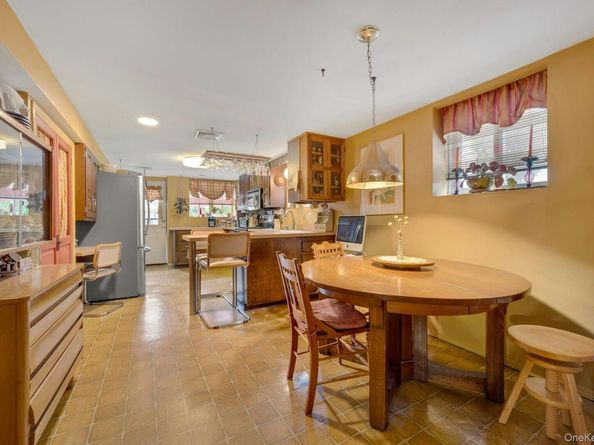 48 Elissa Lane, Yonkers NY 10710