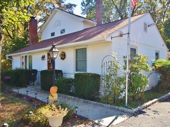 7 Grandview Avenue